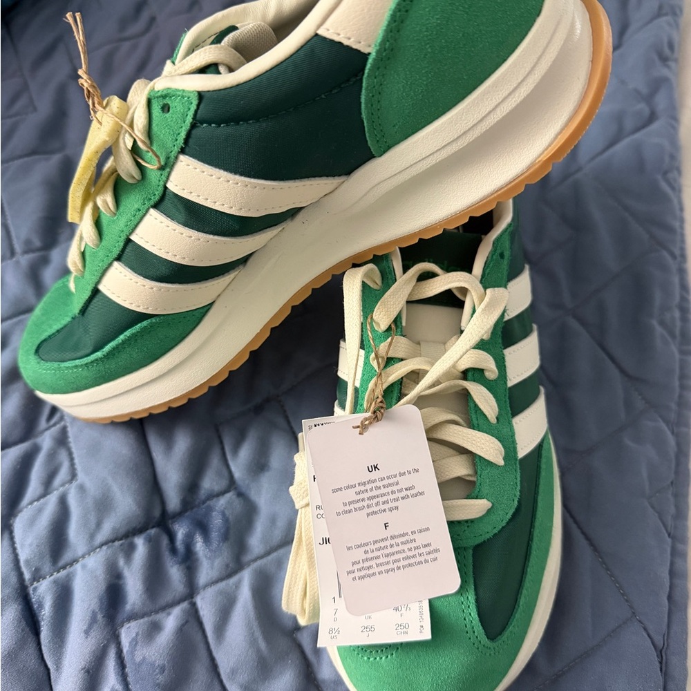 NWT adidas Women's Green and White Retro Runner Sneakers